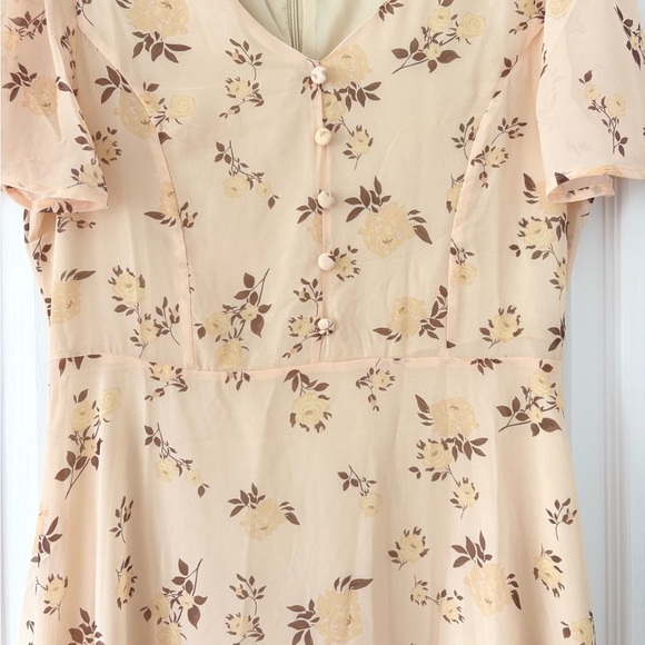 NWOT Curvedream Yellow Floral V-Neck Short Sleeve Maxi Dress - Picture 4 of 5